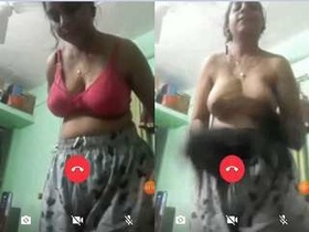 Desi bhabhi bares it all in exclusive video
