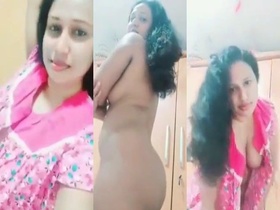 Desi housewife flaunts her charms on camera