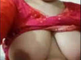Pakistani auntie flaunts her huge breasts and pussy