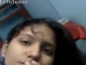 Adorable Indian college student shares nude selfies video