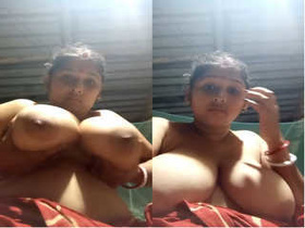Curvy Indian wife bares her breasts