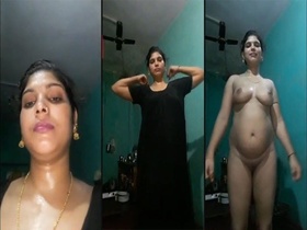 Bhabhi flaunts her naked body in a sensual video