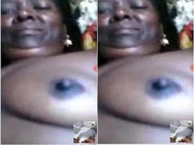 Indian bhabhi flaunts her breasts and pussy on video call