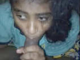 Tamil college student gives a blowjob