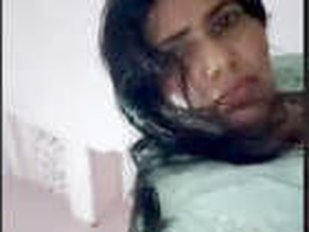 Indian woman with a big ass gives oral and has sex