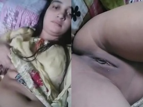 Desi babe flaunts her perfect tits and pussy