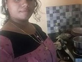 Mallu aunty flaunts her big boobs and pussy in a video call