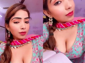 Bhabi Ayushi Jaiswal's big boobs get exposed