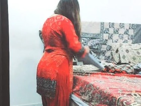 Big-assed Pakistani bhabi gets fucked by her old father in law