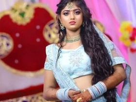 Bhabi with big boobs and juicy pussy gets naughty