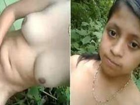 An Indian desi whore reveals her XXX parts in a sensual display