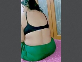 HD video of Desi bhabhi giving handjob and getting fucked