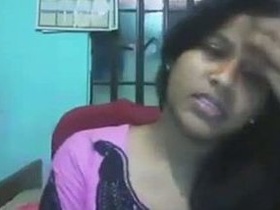 Desi girlfriend exposes her naked body on demand