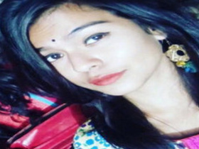 Indian desi woman slowly removes clothes and masturbates in XXX video