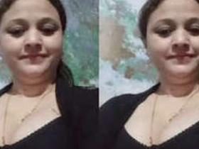 Desi woman confidently strips down for XXX video