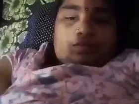 Mature Maduro bhabhi flaunts her curves in a tank top