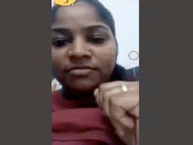 Solo girl pleasures herself on video call in Tamil