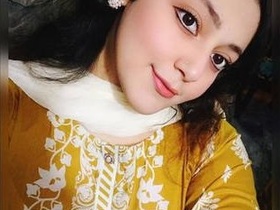 Cute Indian bhabi shows off her nice boobs and pussy