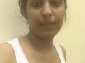 Desi bhabi's tight body on full display