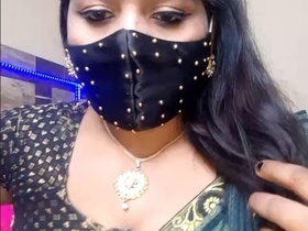 Geetahousewife Quente's nude display on camera