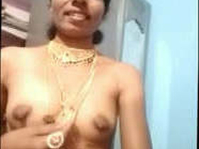 Telugu aunty flaunts her assets in traditional jewellery