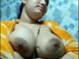 Desi babe flaunts her big boobs on video call