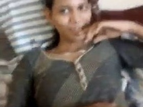 Desi aunty shows off her assets and promises big money to those who get turned on