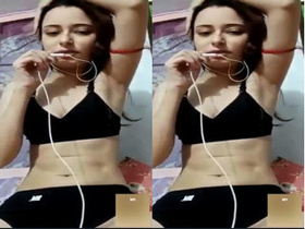 Indian girl with small boobs masturbates in exclusive video
