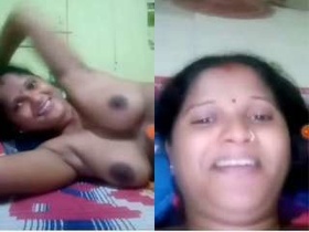 Busty Desi bhabhi flaunts her big boobs in exclusive video