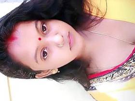 Shivani Singh's transparent saree reveals her cute navel in a hot video
