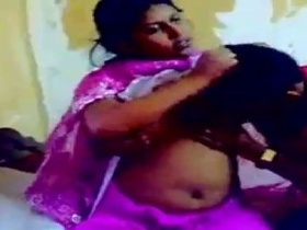 Tamilnadu Aunty gets naughty in this hot video