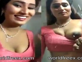 Tamil babe shows off her big boobs and sexy poo in a steamy video
