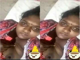 Indian amateur bhabhi flaunts her big boobs on video call