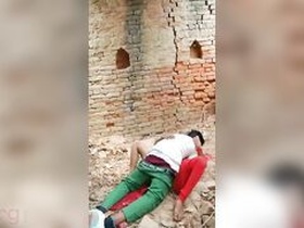 Desi couple caught having outdoor sex by MMC