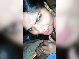 Desi bhabhi shows off her cock-sucking skills in a MMC video