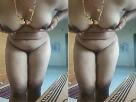 Amateur Bhabhi's telegu video shows off her big boobs and sexy ass