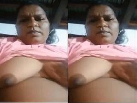 Indian bhabhi flaunts her breasts and pussy in exclusive video