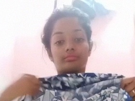 Desi's nude selfie session for her boyfriend