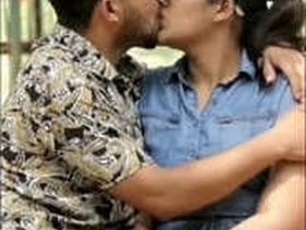 Desi girlfriend gets smooched on her thighs by her boyfriend in the open