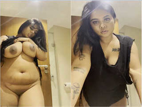 Exclusive Indian porn video featuring Oasi Das's big tits and finger jerking