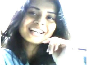 Beautiful Indian girl gives a blowjob in a car