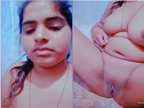 Desi girl's exclusive masturbation and handjob session