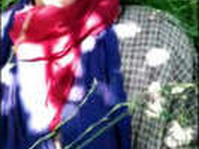 Indian girl Kasmiri gets naughty outdoors