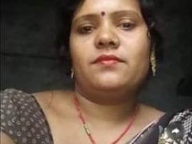 Nidhi Bhabhi's seductive dance in tango