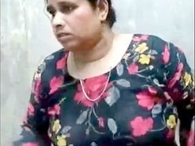 Aunty from India goes nude in a video