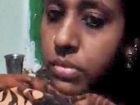 Tamil bhabhi shares sexy selfie with boyfriend