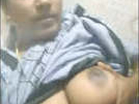 Tamil auntie flaunts her sexy physique in steamy video