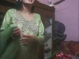 Bhabi's nice pussy gets pounded