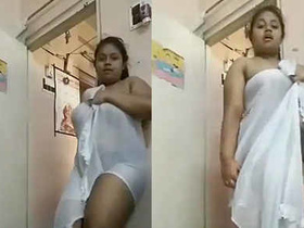 Indian girl reveals her nice boobs in a towel
