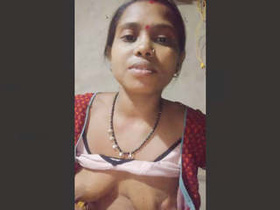 Desi village bhabhi fondles her breasts in a steamy video